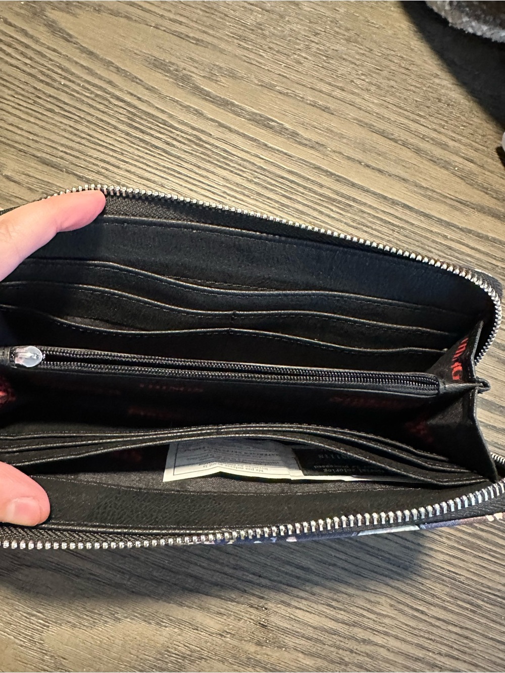 Stranger Things Wallet - Picture 7 of 10